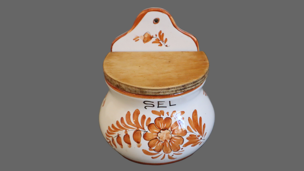 Væghængt saltkar – fransk fajance m. trælåg