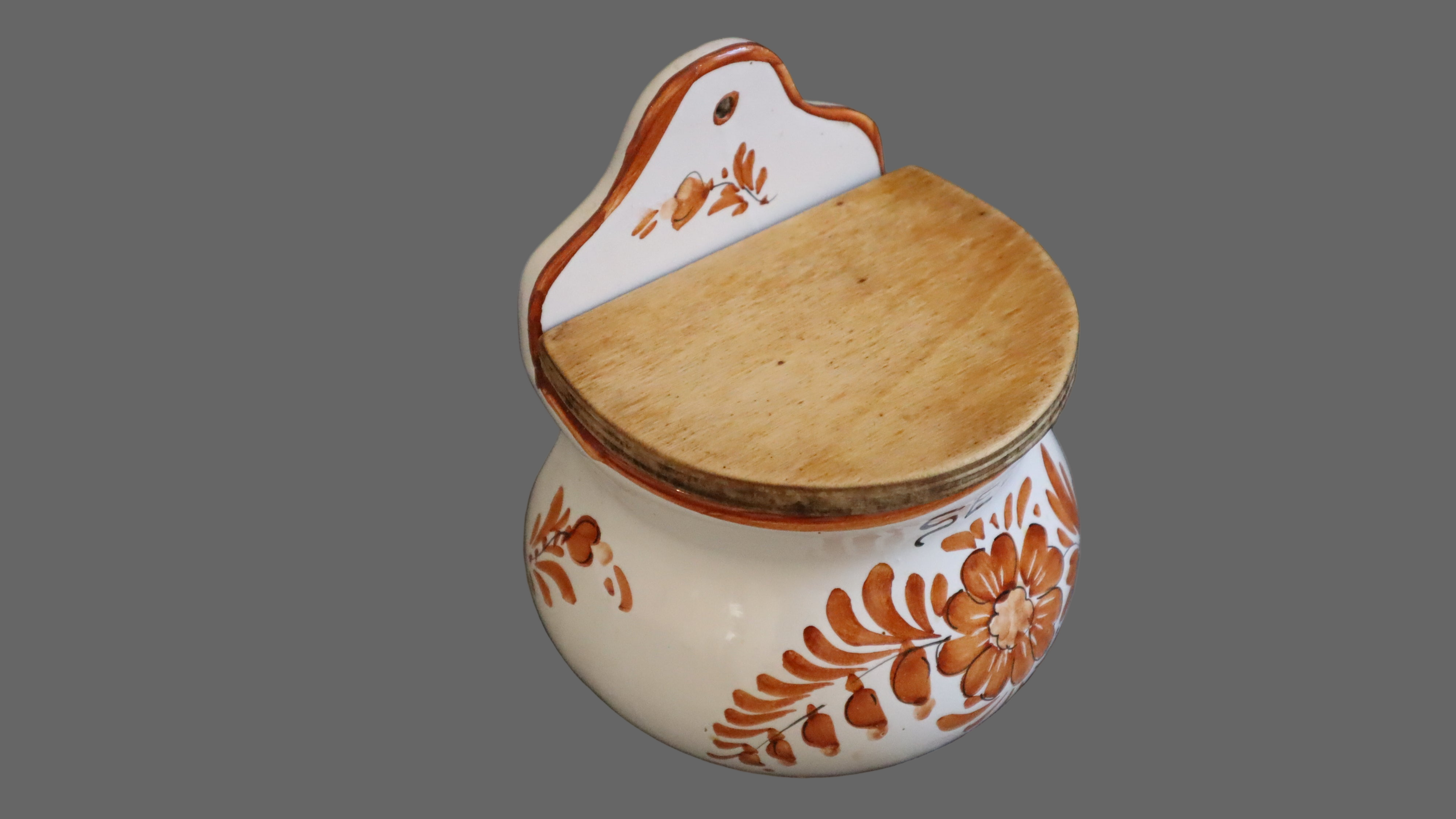 Væghængt saltkar – fransk fajance m. trælåg