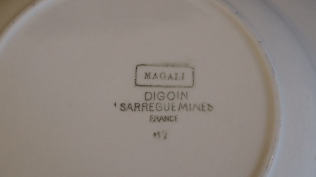 8 stk. dybe tallerkner i Sarreguemines fajance