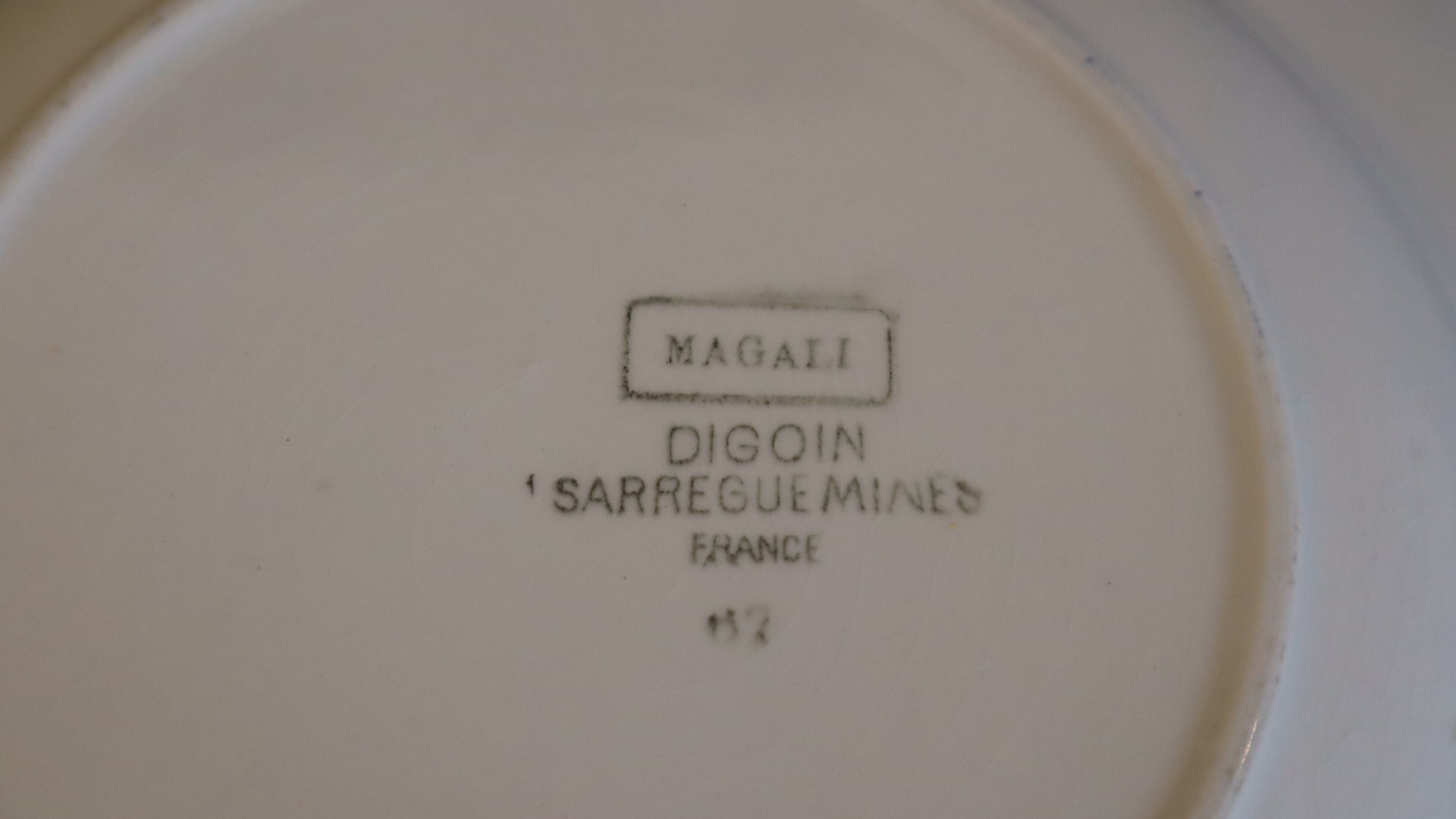 8 stk. dybe tallerkner i Sarreguemines fajance