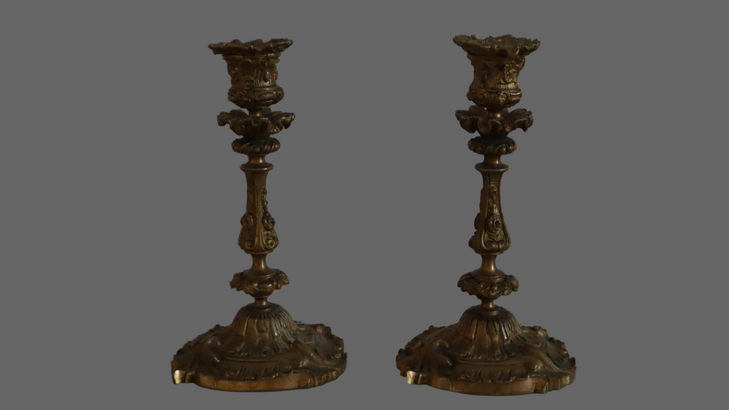 Et par franske lysestager i rokoko-stil