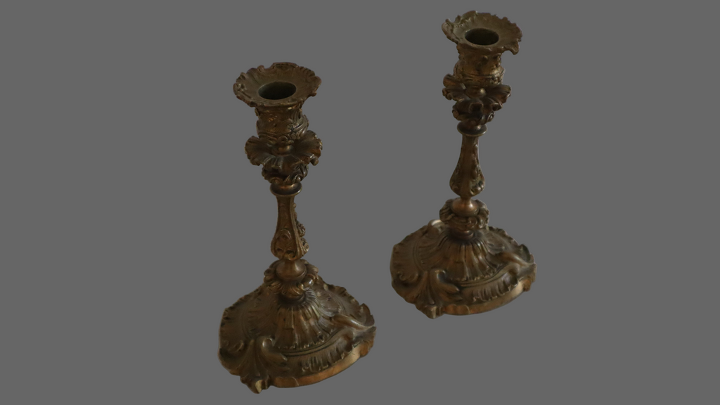 Et par franske lysestager i rokoko-stil