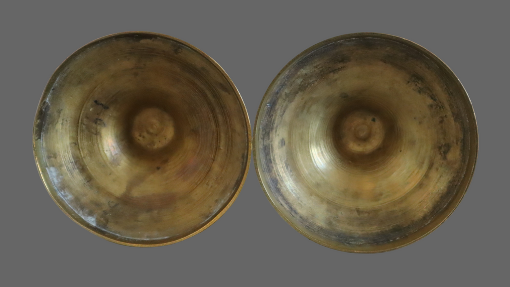 Et par franske messing-lysestager