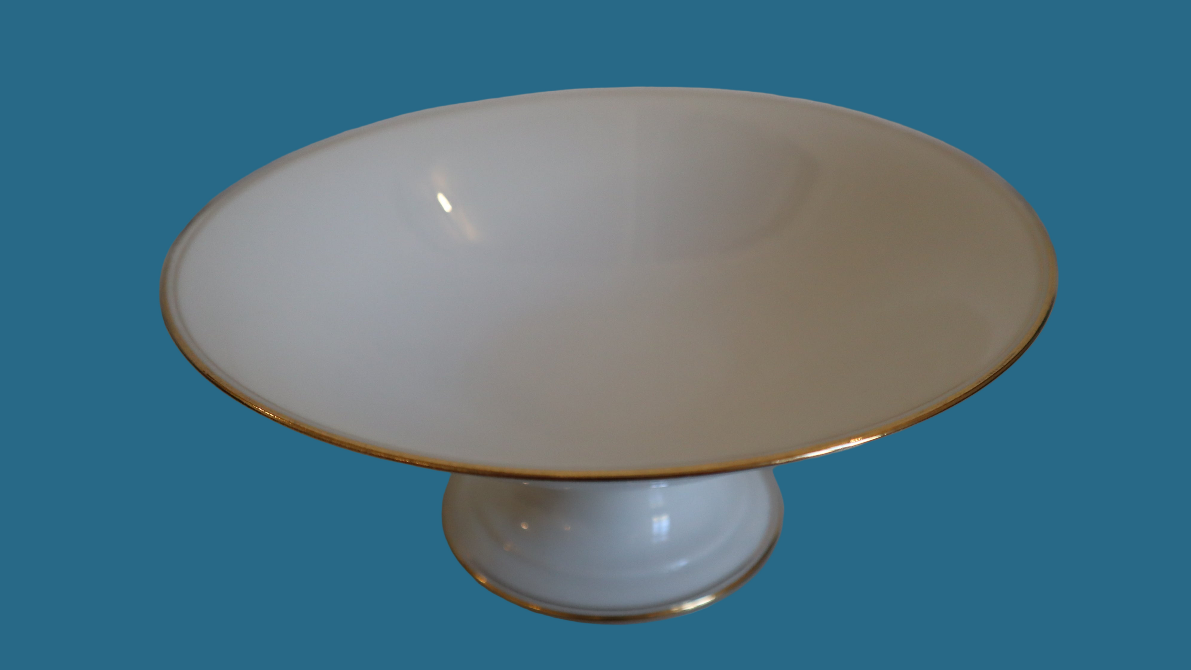 Limoges opsats / skål på fod – hvidt porcelæn med guldkant