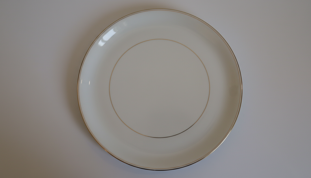 Limoges hvidt porcelæn med guldkant – kage-/serveringsfad, Ø29 cm