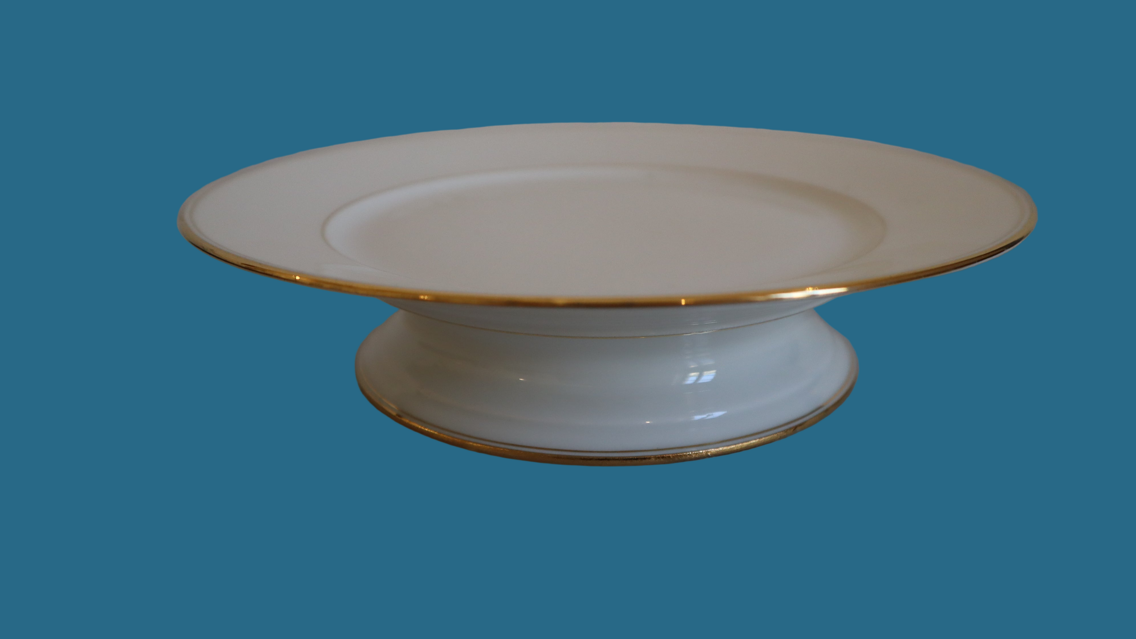 Limoges hvidt porcelæn med guldkant – kagefad på fod